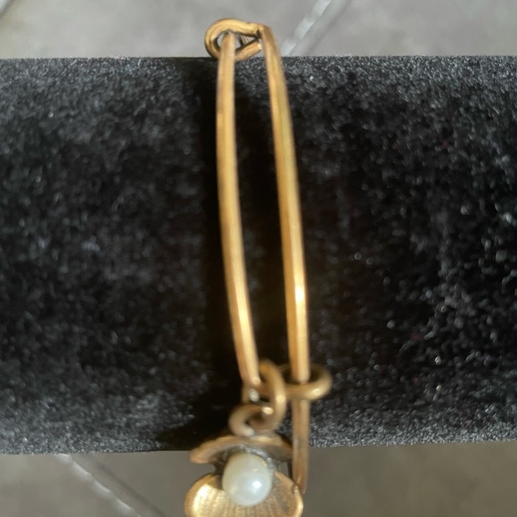 🔥🔥SOLD🔥🔥Alex and Ani Charm Bangle Pearl in Shell - Picture 3 of 3